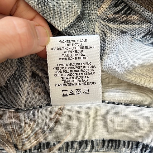 NWT Basic Edition Hawaiian Shirt ISLAND SHORES
Tropical Aloha Shirt Midnight - Picture 8 of 8